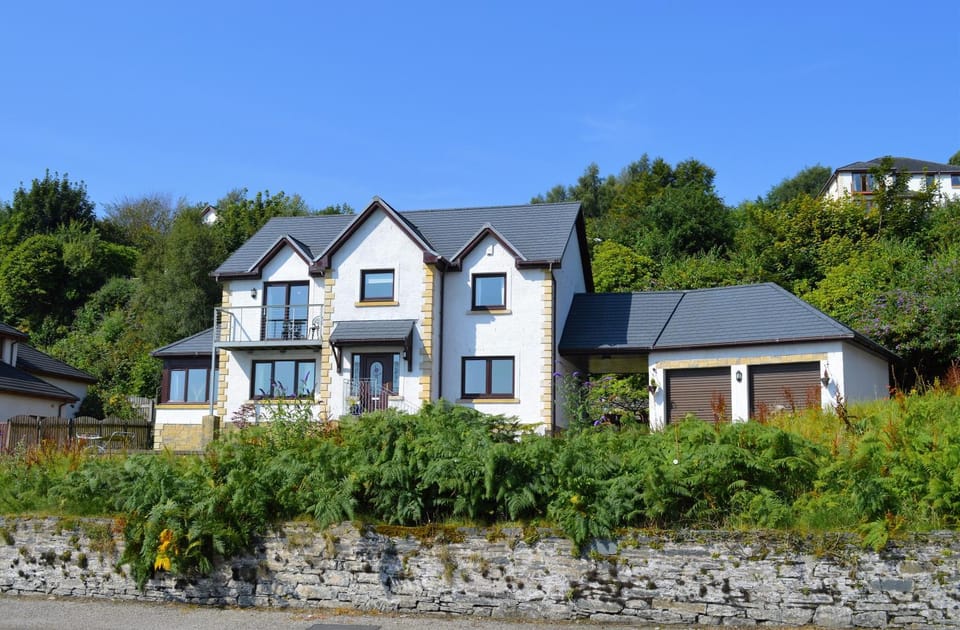 Facade/entrance, Bird's eye view