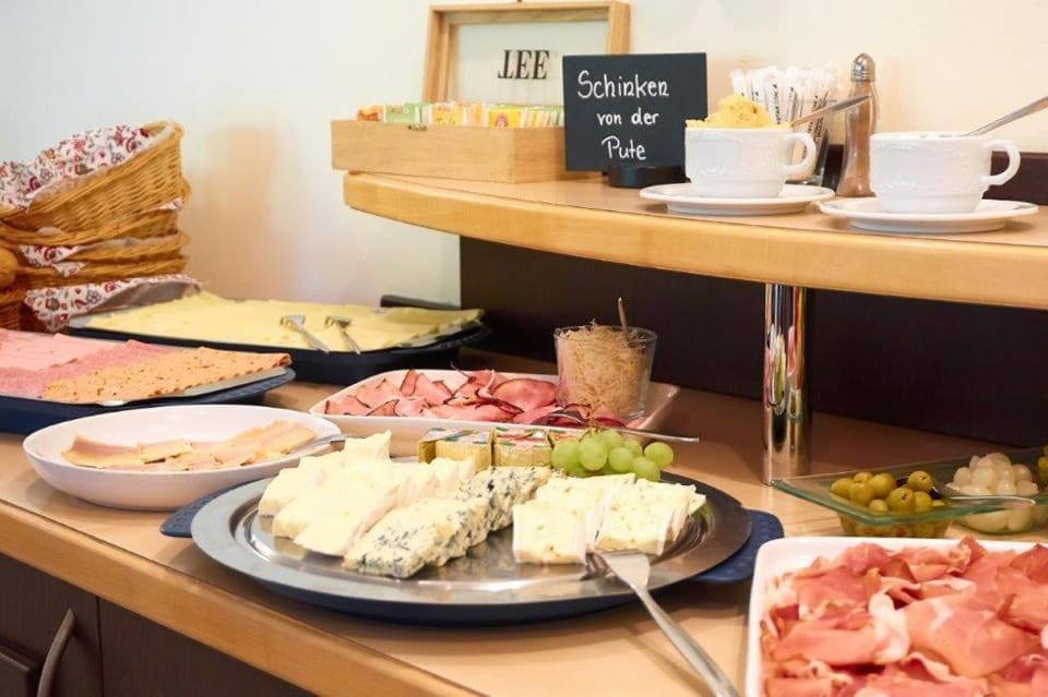 Food and drinks, Buffet breakfast