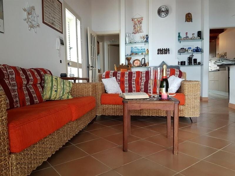 Day, TV and multimedia, Living room, Living room, Seating area, Dining area