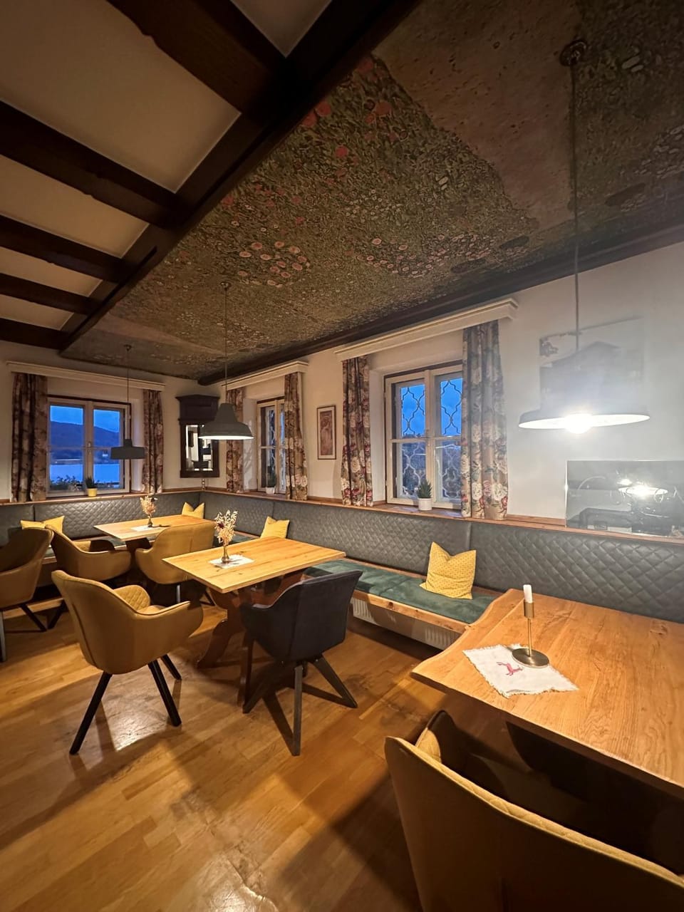 Restaurant/places to eat, Banquet/Function facilities