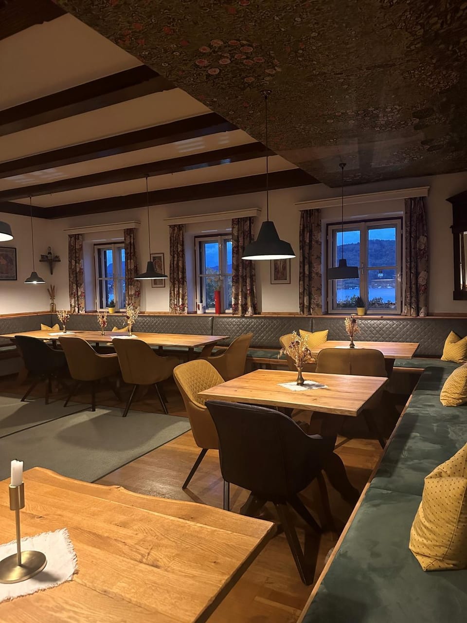 Restaurant/places to eat, Banquet/Function facilities