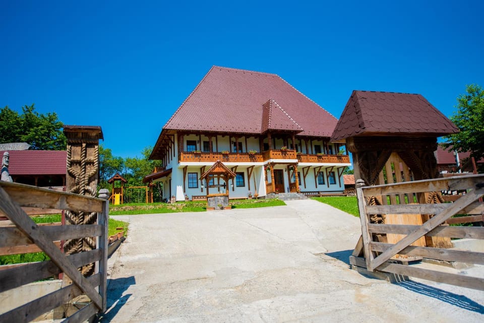 Pensiunea Agroturistica Raluca Farm Stay in Romania