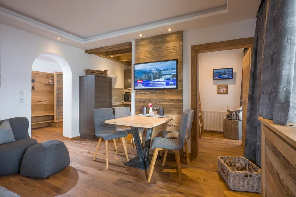 Living room, Seating area, Dining area