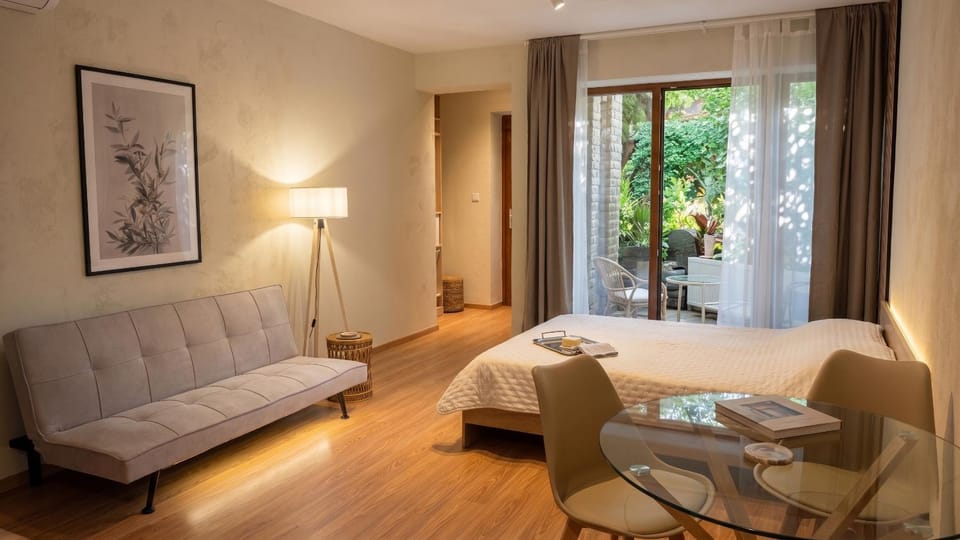 Living room, Dining area, Bedroom