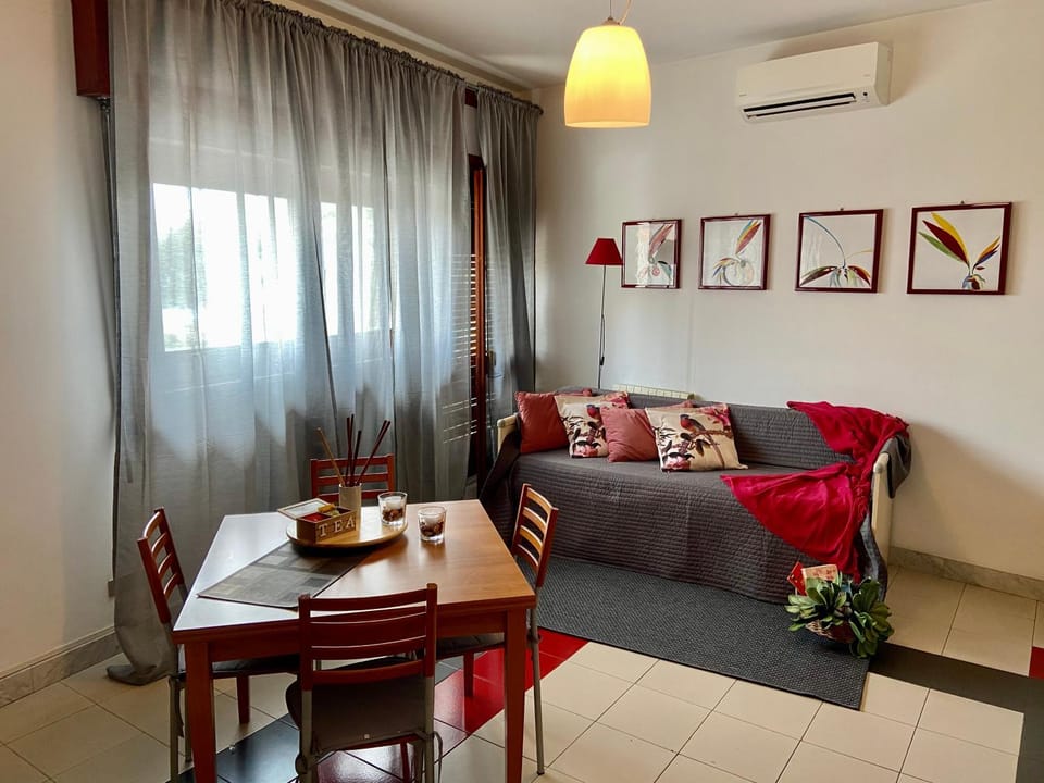 Living room, Photo of the whole room, air conditioner