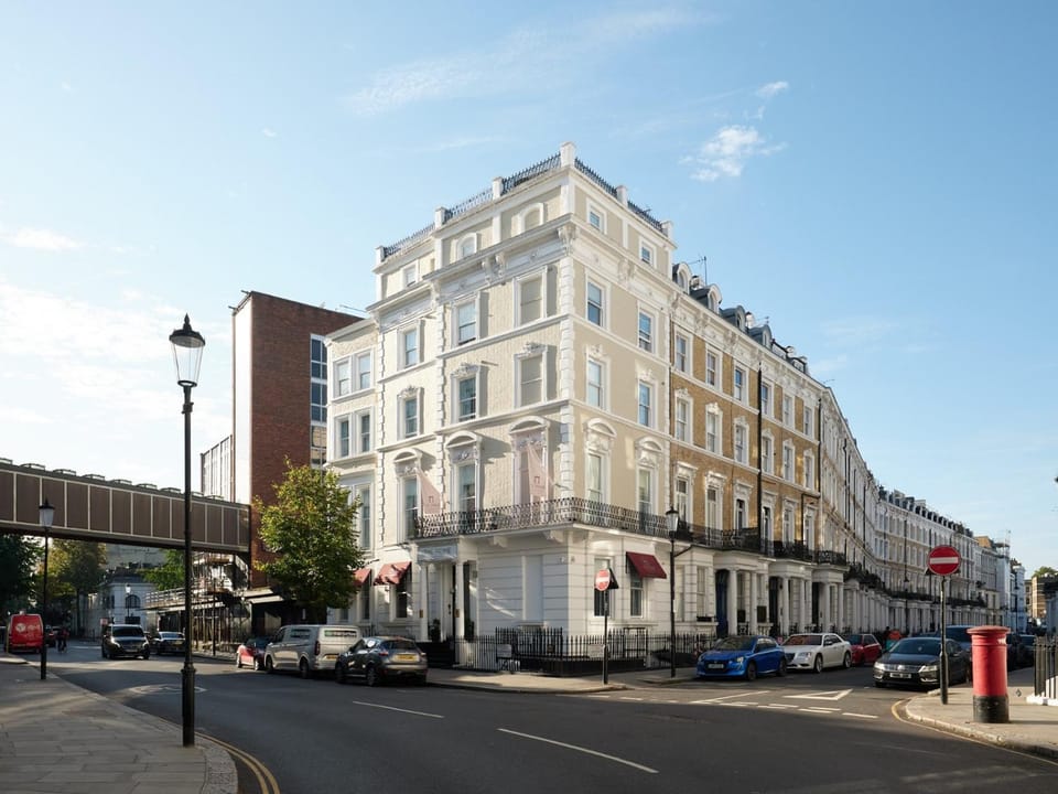 Property building, Day, Neighbourhood, Street view