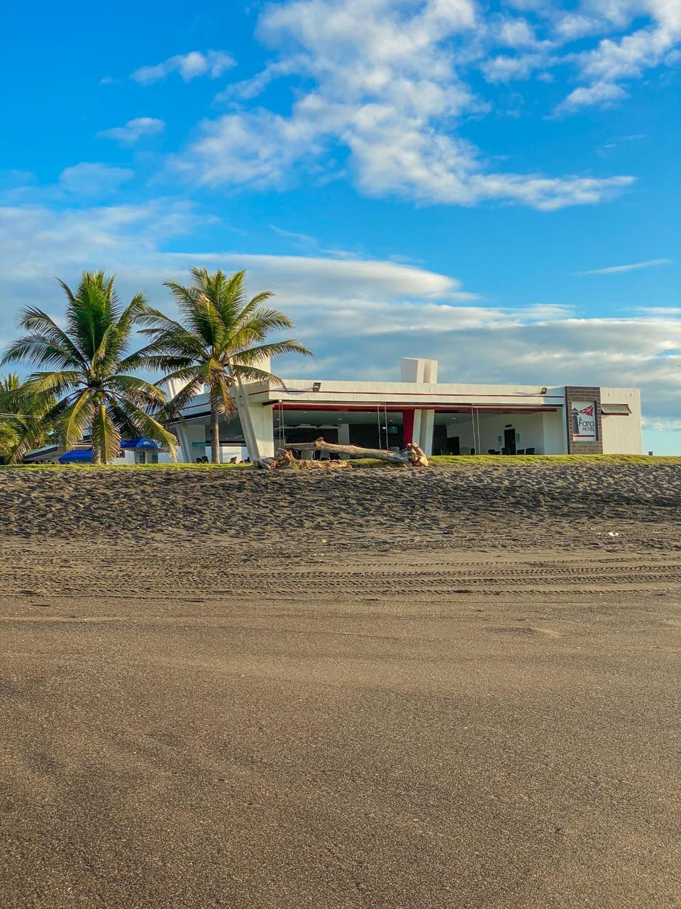Restaurant/places to eat, Beach
