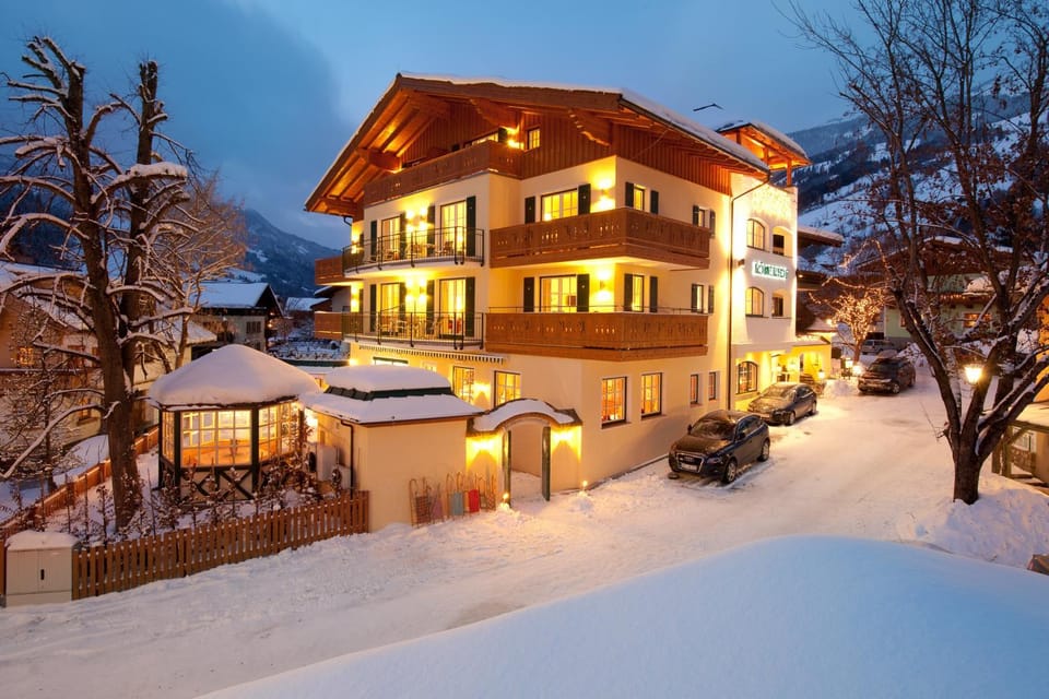 Facade/entrance, Winter
