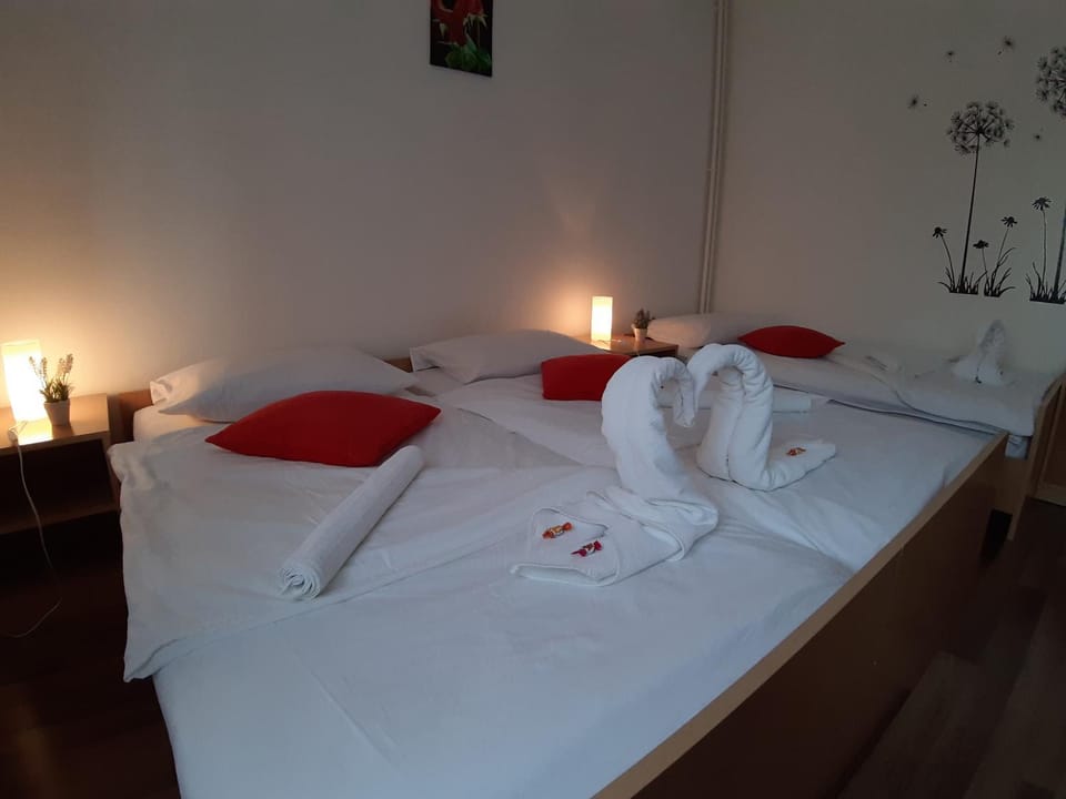 Bed, Photo of the whole room, Bedroom, towels