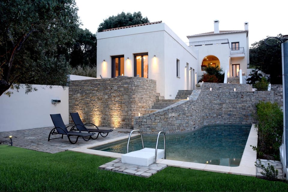 Property building, Day, Garden, Garden view, Pool view, Swimming pool, Swimming pool, sunbed