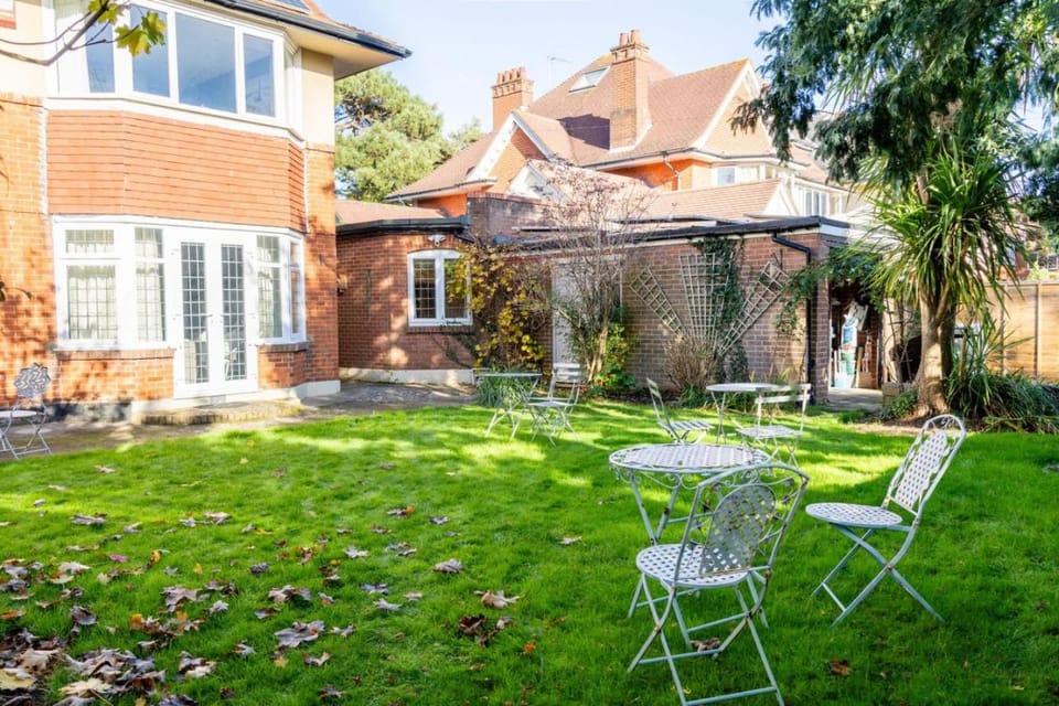 Cransley Bed and Breakfast in Bournemouth