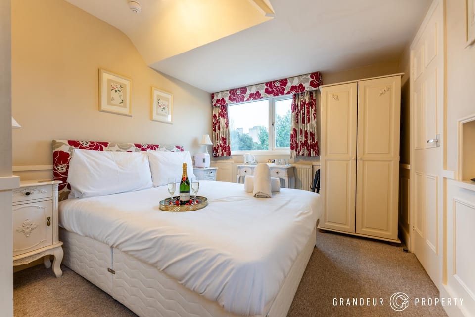 Cransley Bed and Breakfast in Bournemouth