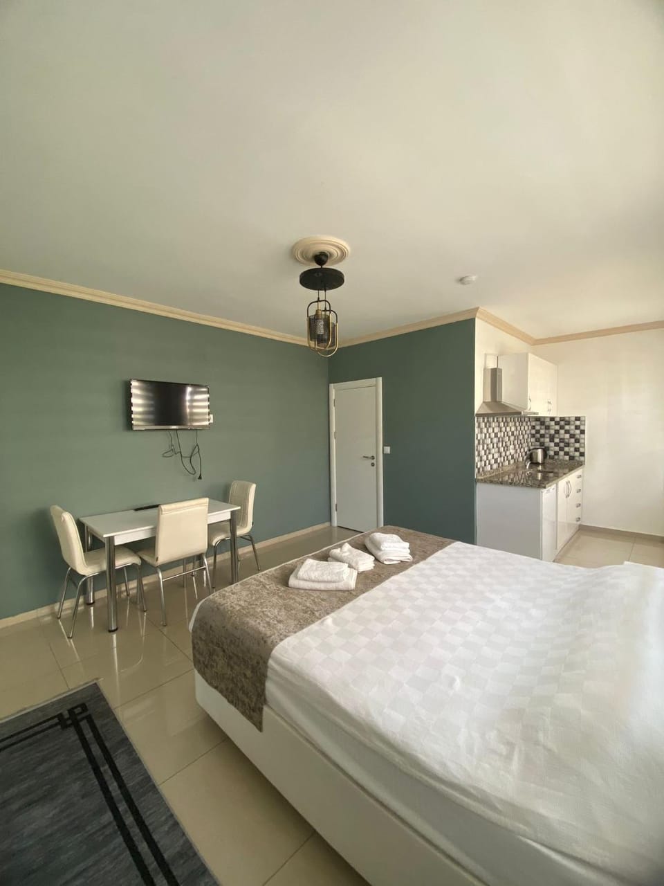 Kitchen or kitchenette, Photo of the whole room, Dining area