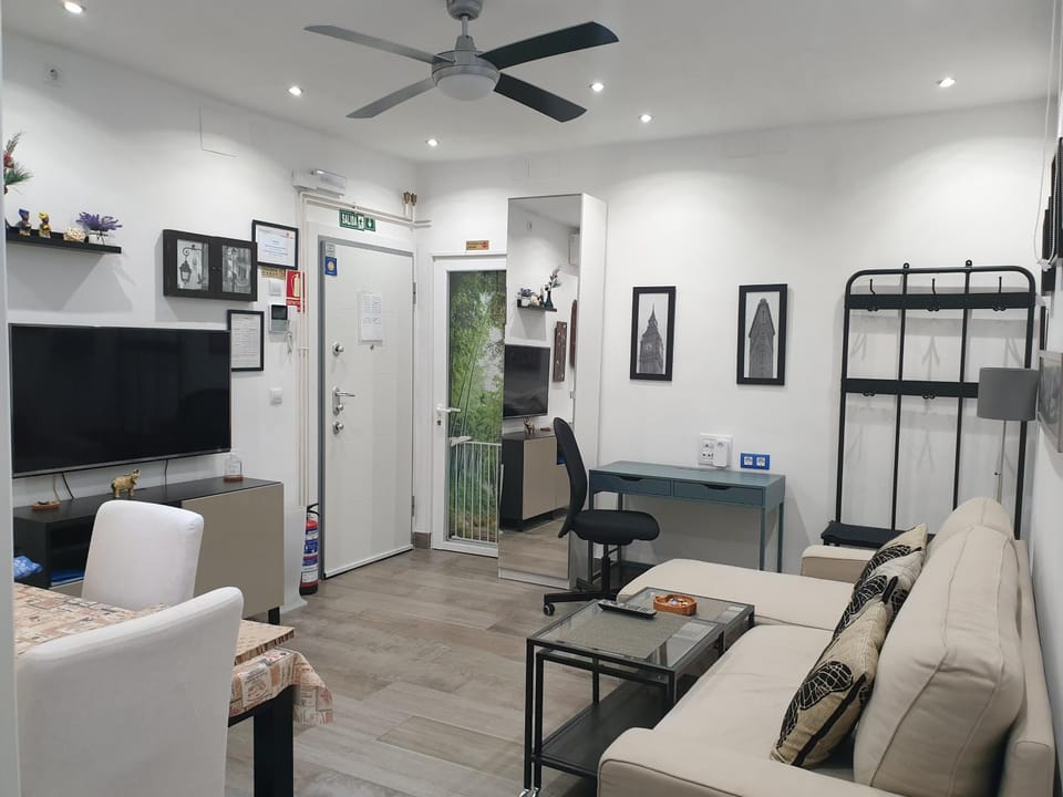 Communal lounge/ TV room, Living room