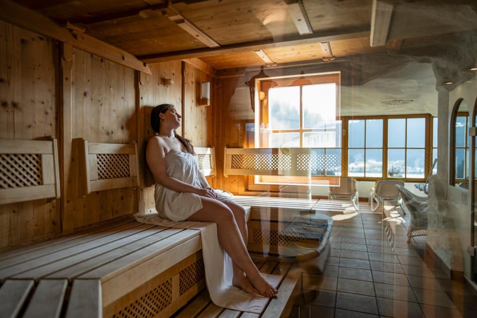 Natural landscape, Sauna, Spa and wellness centre/facilities, Photo of the whole room, Seating area