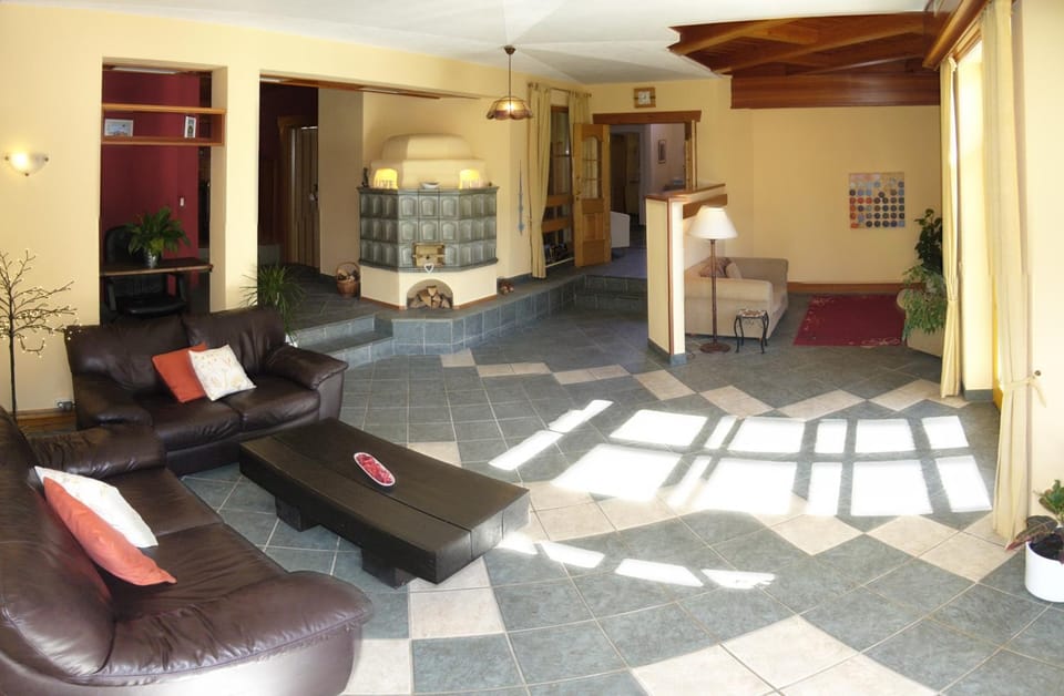 Communal lounge/ TV room