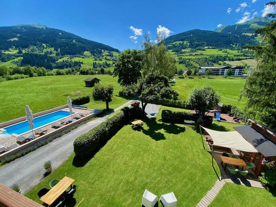 Garden, Swimming pool