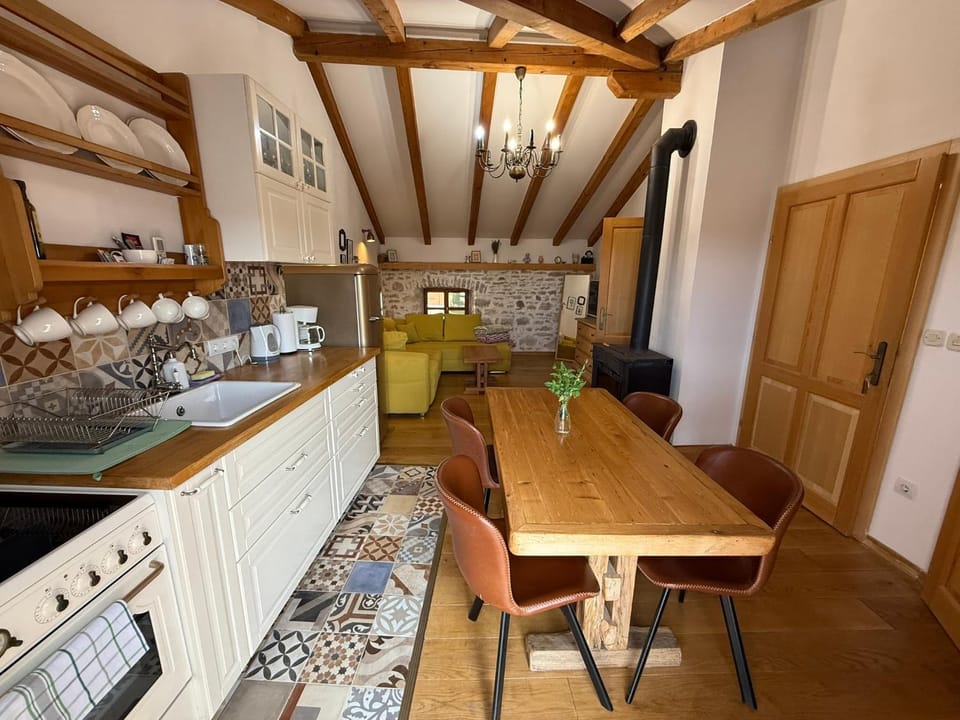 Dining area, kitchen