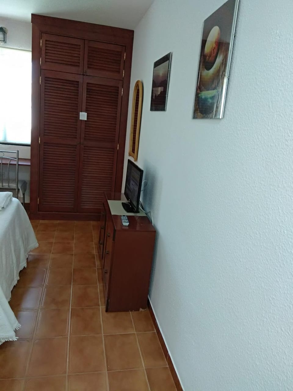 Photo of the whole room, hair dresser