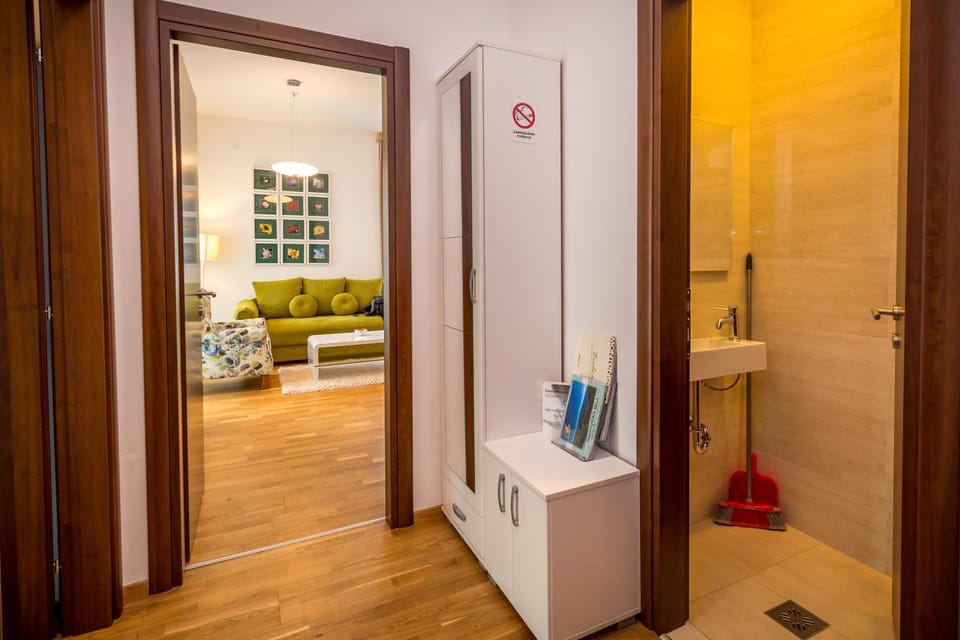 Toilet, Living room, Decorative detail