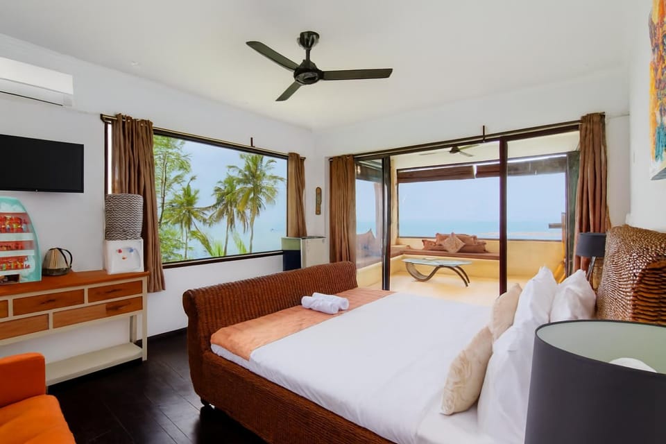 Communal lounge/ TV room, Bed, Bedroom
