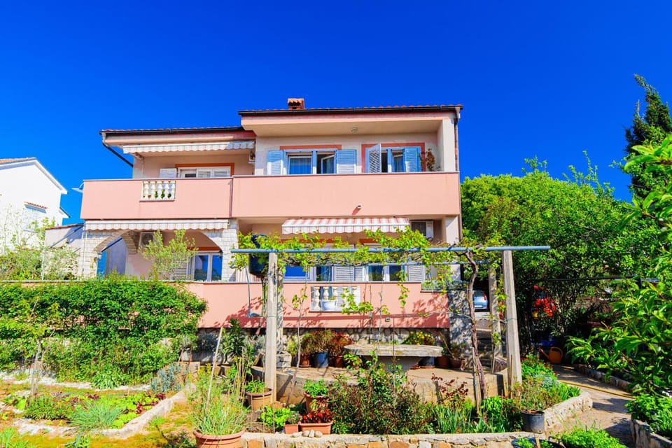 Property building, Garden, Balcony/Terrace, Garden view