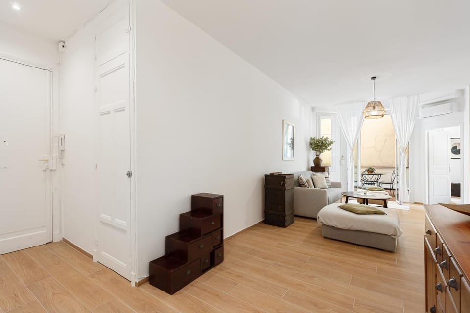 Living room, Photo of the whole room, Seating area