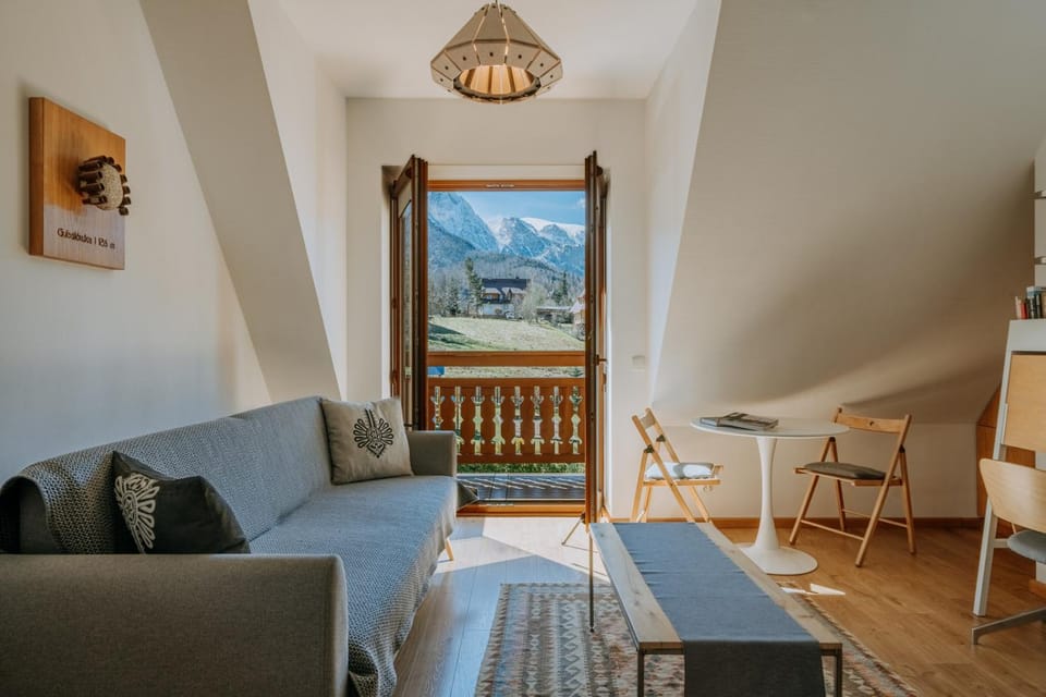 Balcony/Terrace, Mountain view