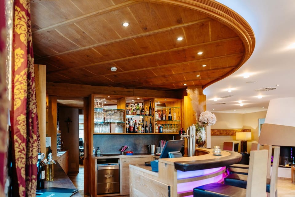 Lounge or bar, Lounge or bar