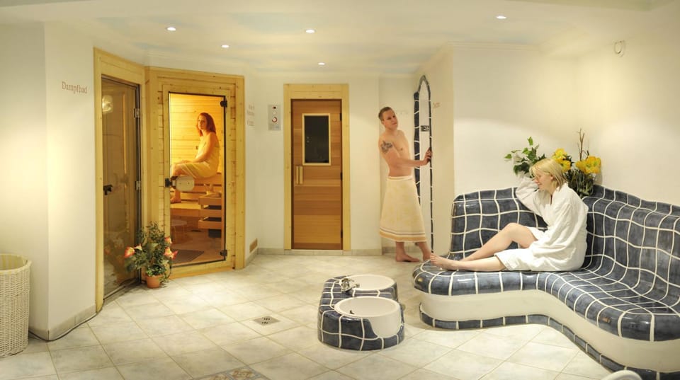 People, Spa and wellness centre/facilities, group of guests