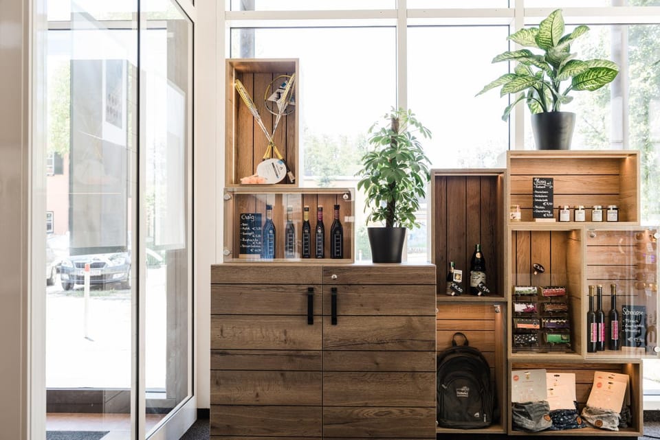 On-site shops, Lobby or reception