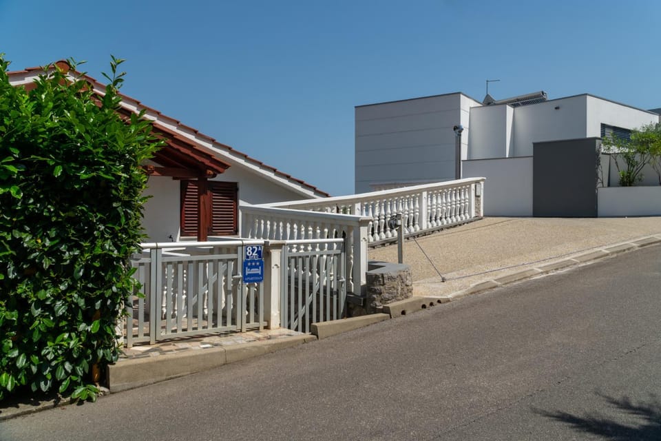 Property building, Patio, Facade/entrance