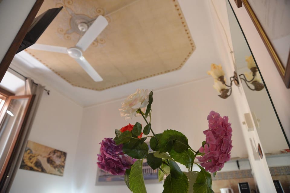 View (from property/room), Photo of the whole room, Decorative detail