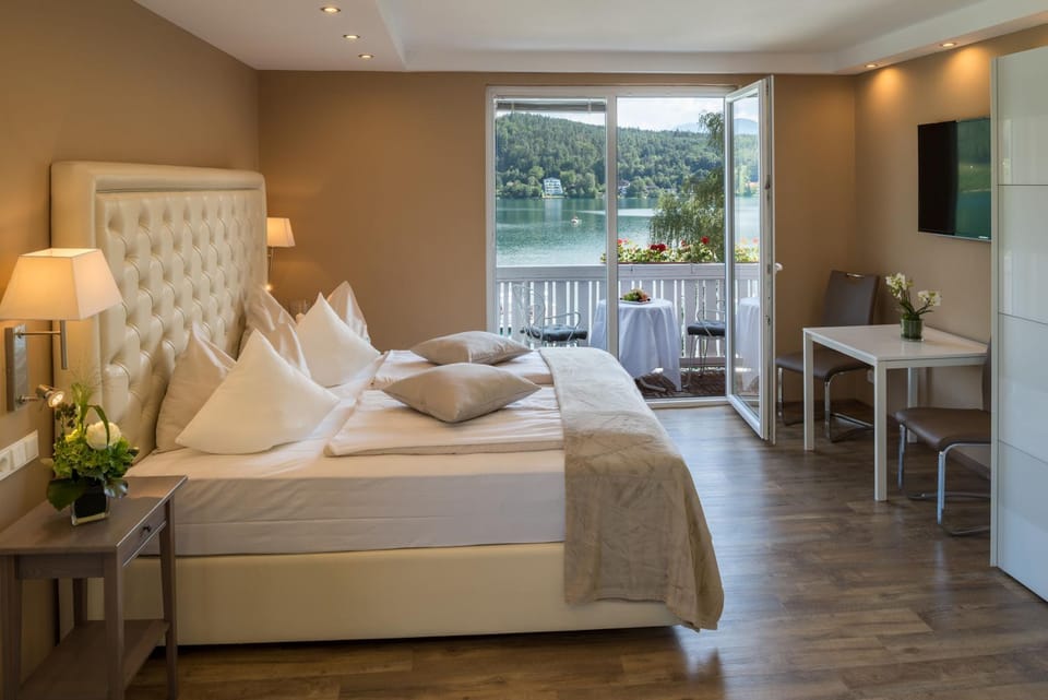 Bed, TV and multimedia, Photo of the whole room, Seating area, Bedroom, towels
