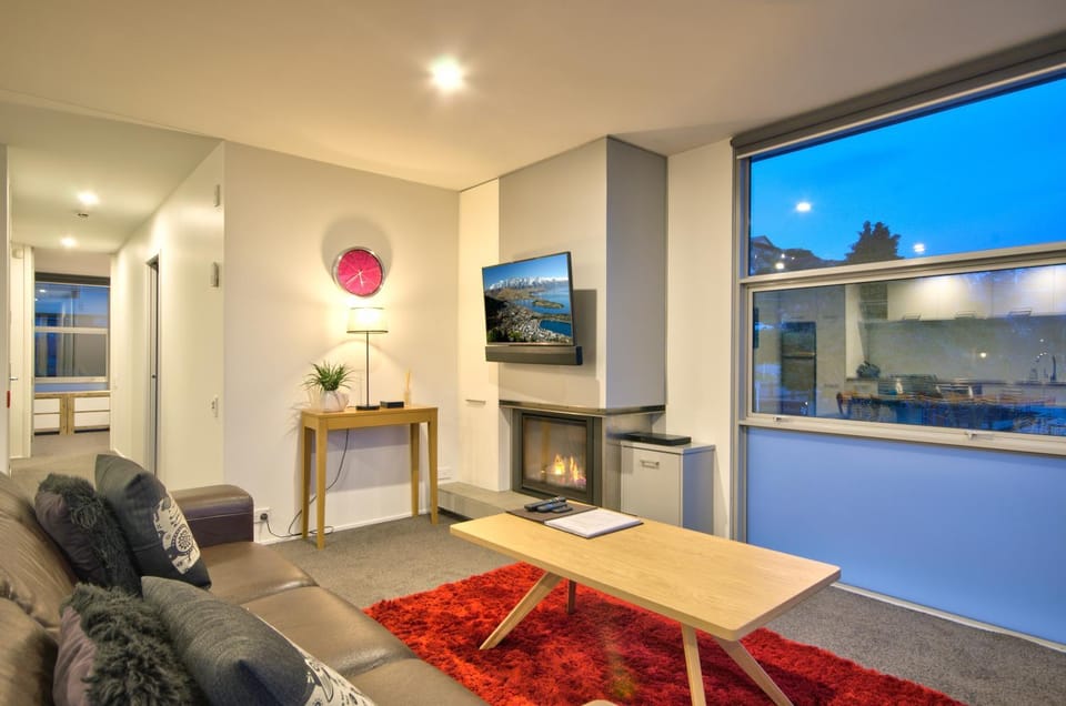 TV and multimedia, Living room, Lounge or bar, Seating area