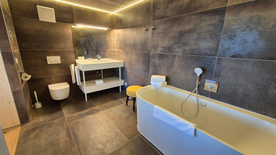 Shower, Bathroom, Bath, towels, laundry
