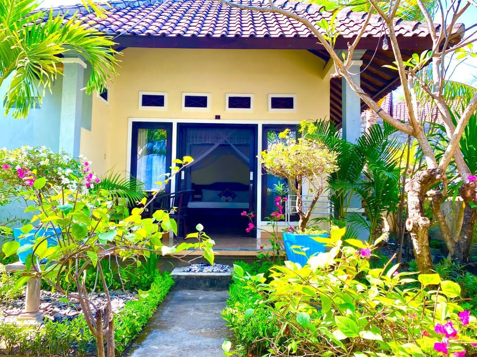 Patio, Facade/entrance