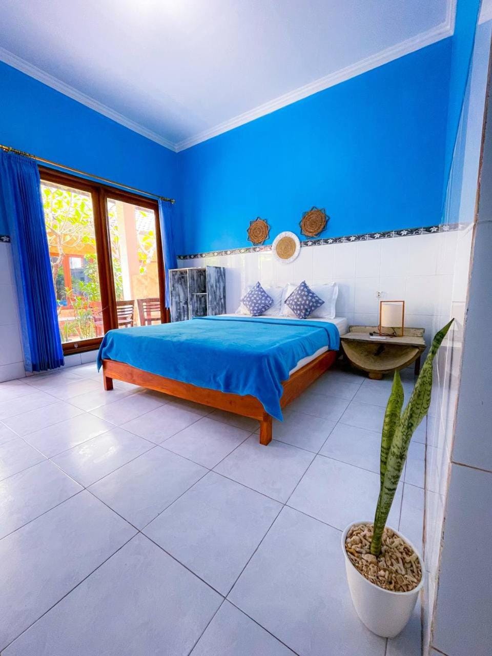 Photo of the whole room, Bedroom