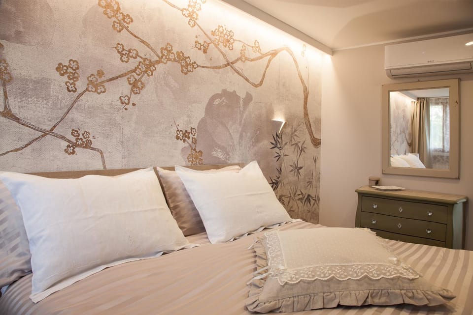 Bed, Day, Winter, Other, Photo of the whole room, Decorative detail, Bedroom, On site