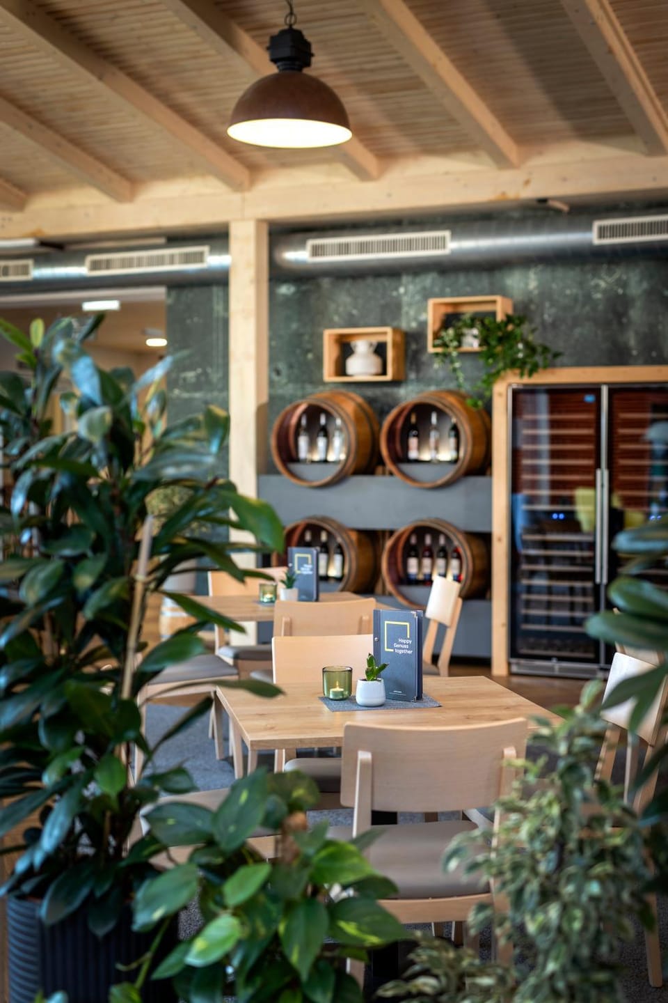 Food and drinks, Seating area, Dining area, Food, Drinks