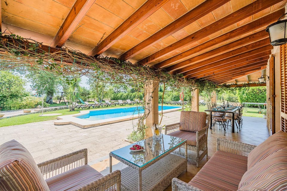 Seating area, Dining area, Swimming pool
