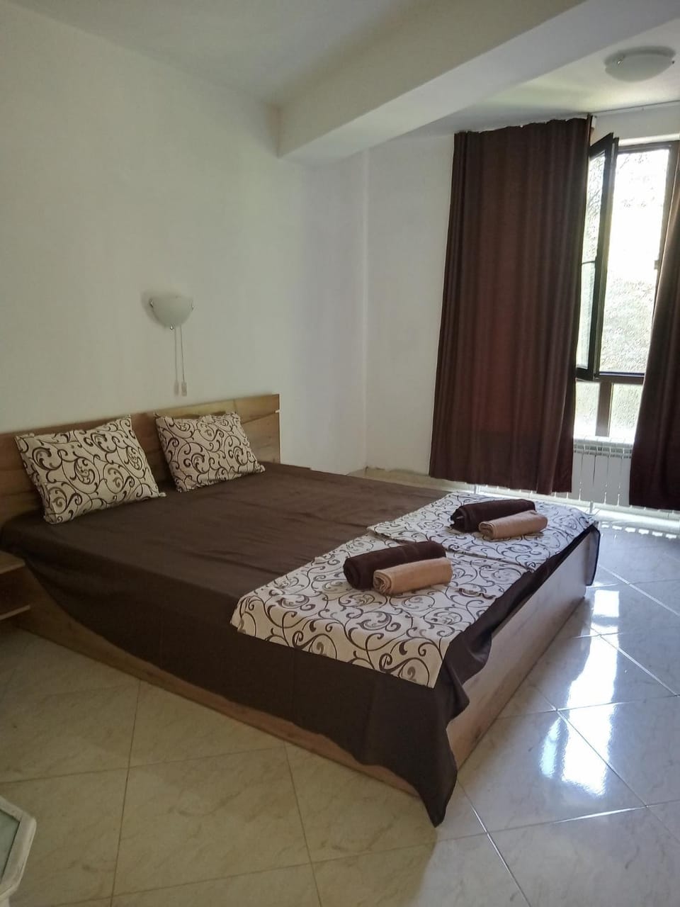 Bed, Photo of the whole room, Bedroom, towels