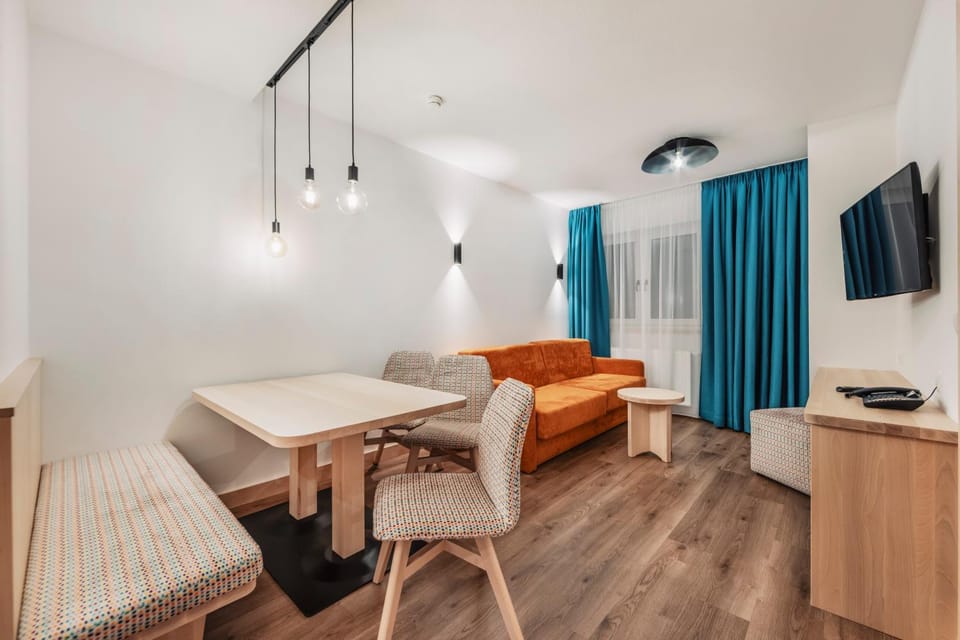 Living room, Photo of the whole room, Seating area, Dining area