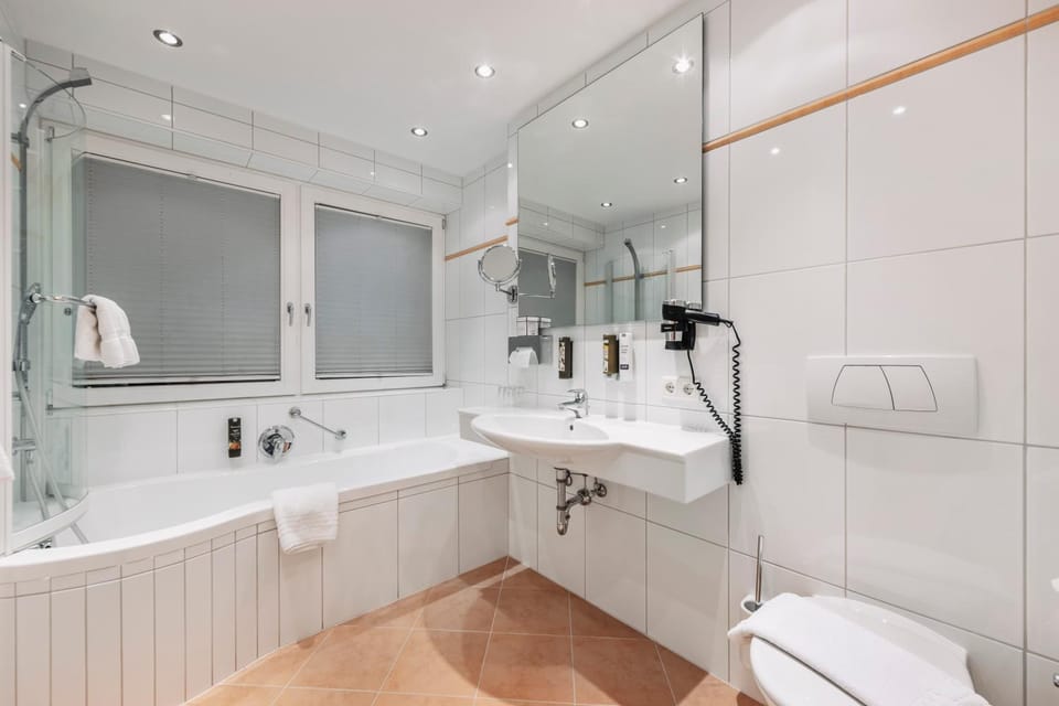 Shower, Toilet, Bathroom, Bath