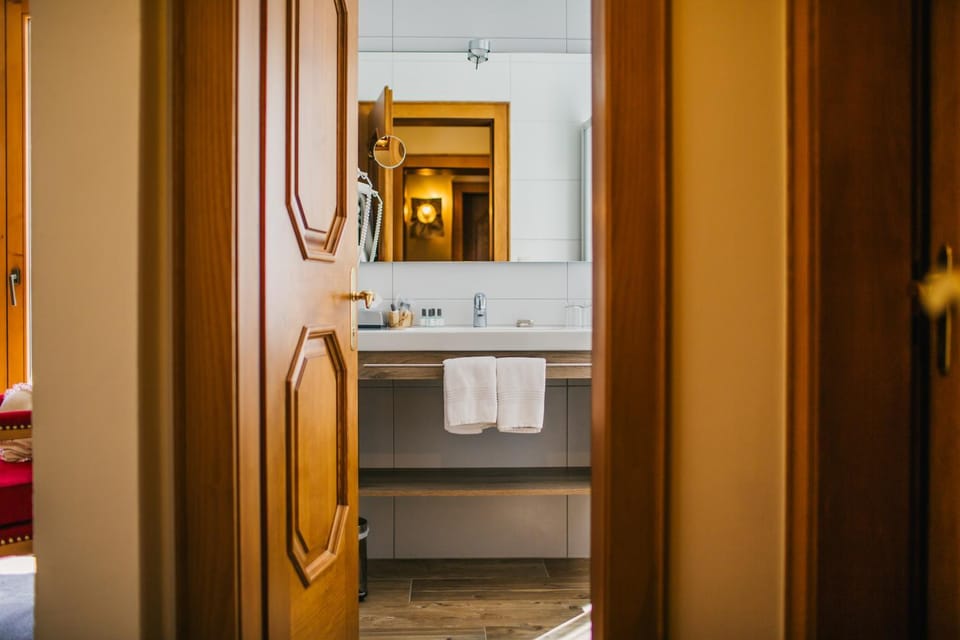 Bathroom, towels