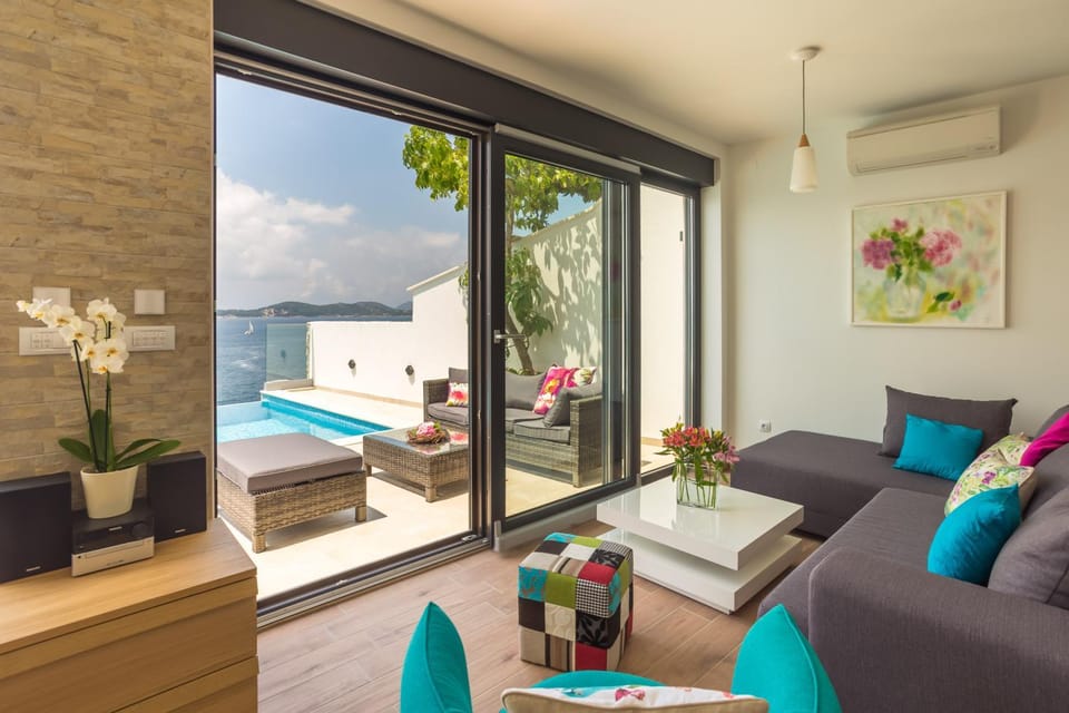 Living room, Pool view, Sea view