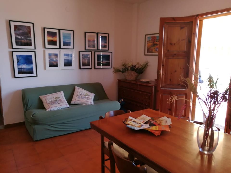 Living room, Photo of the whole room, Dining area