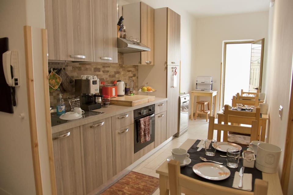 Kitchen or kitchenette, Communal kitchen