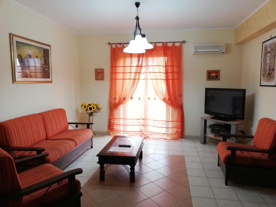 Living room, Garden view