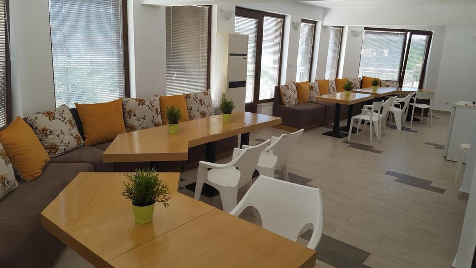 Communal lounge/ TV room, Banquet/Function facilities, Seating area, Communal kitchen, Internal: Not applicable to any particular room